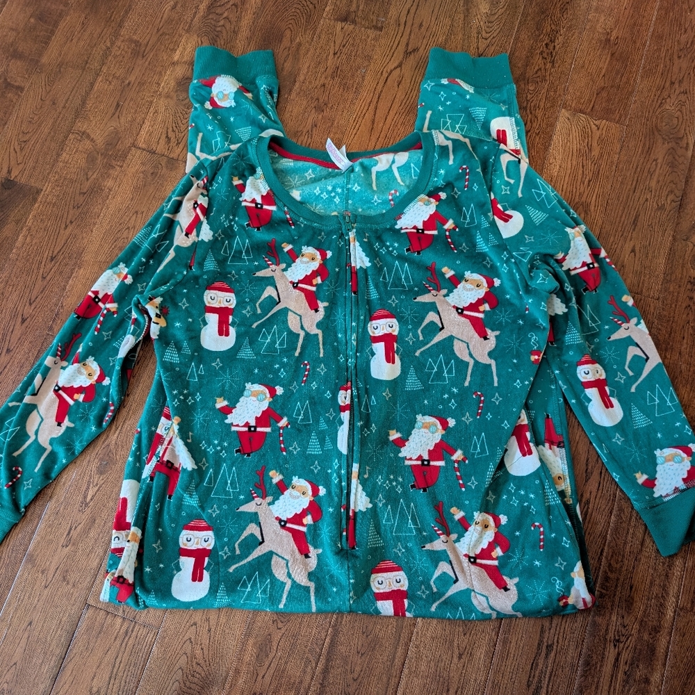 EUC Super Soft Holiday Christmas Adult Unisex Zip Up Onesie Size XL/XXL